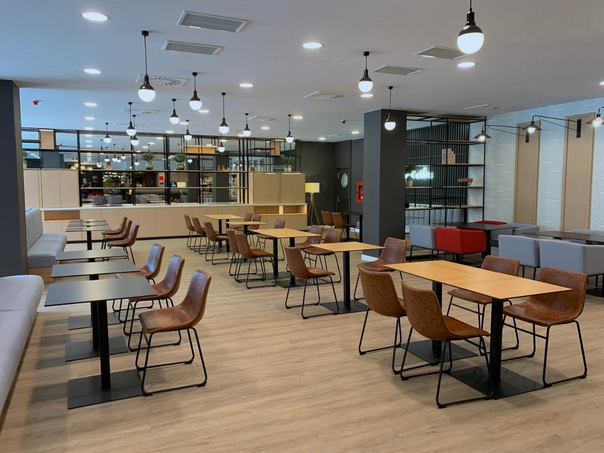 Ramada By Wyndham Valencia Hotel 3*