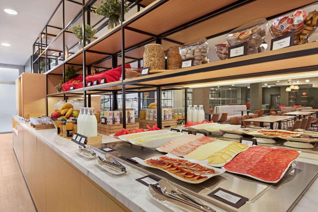 Ramada By Wyndham Valencia Hotel