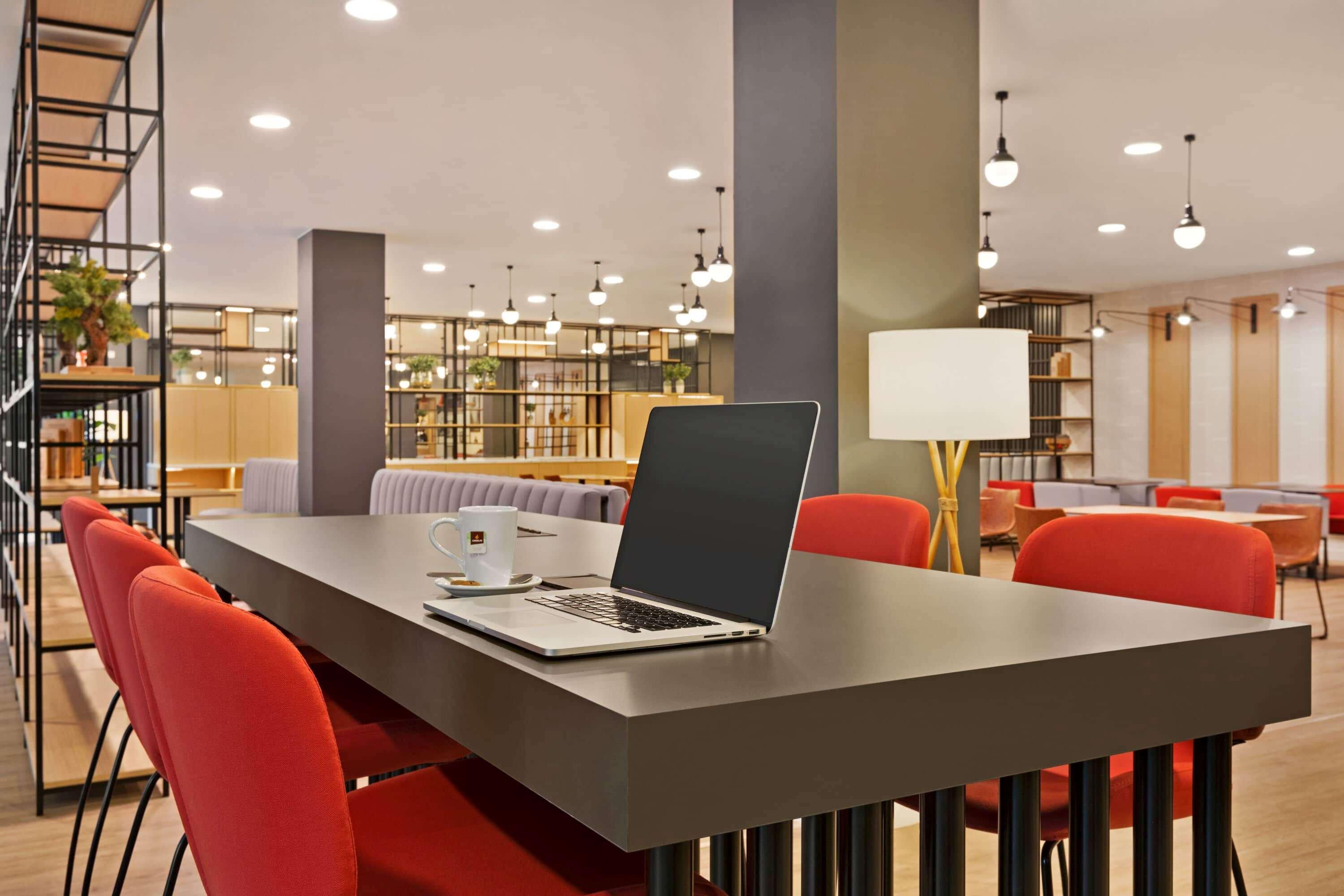 Hotel Ramada By Wyndham Valencia 3*