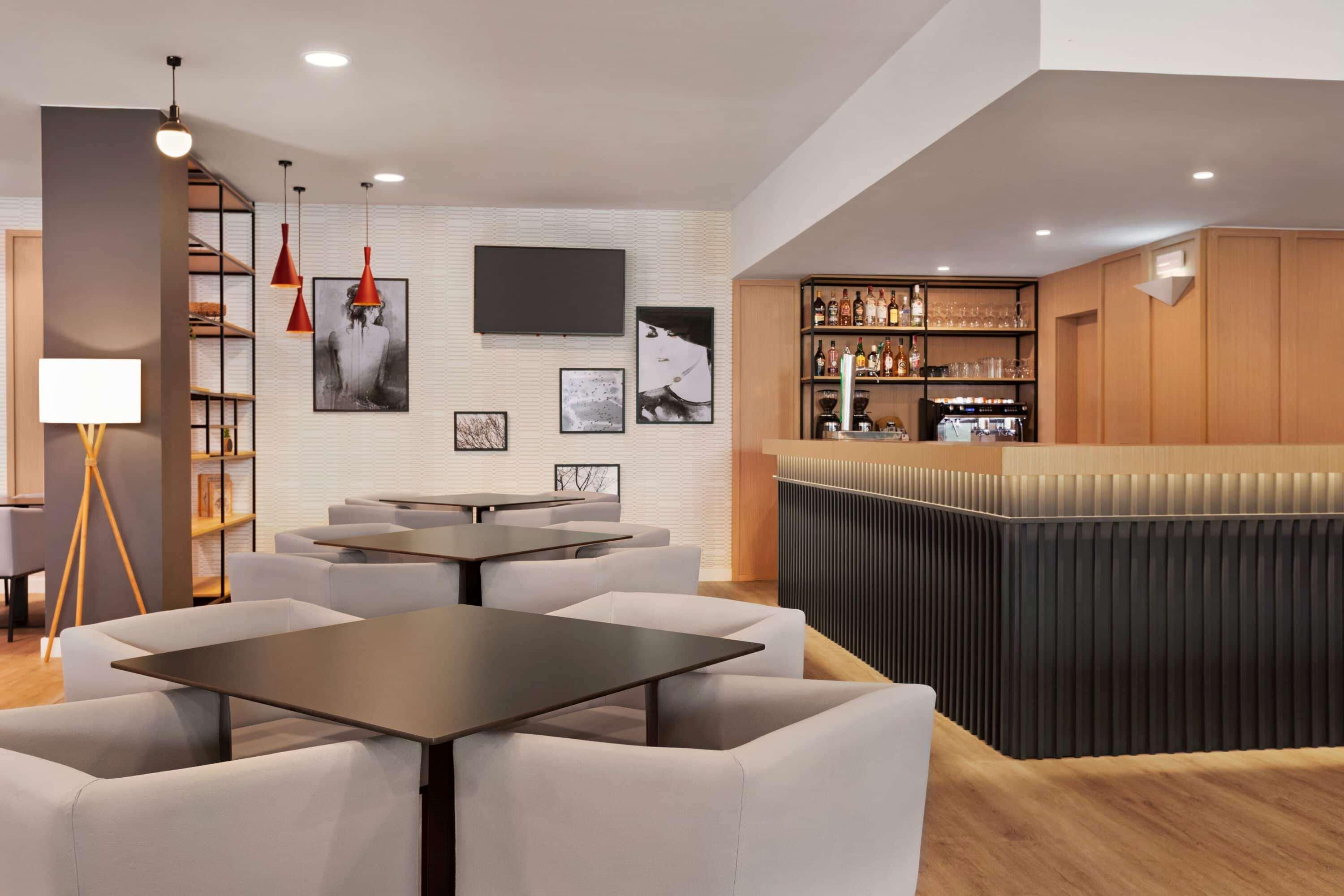 Ramada By Wyndham Valencia Hotel 3*