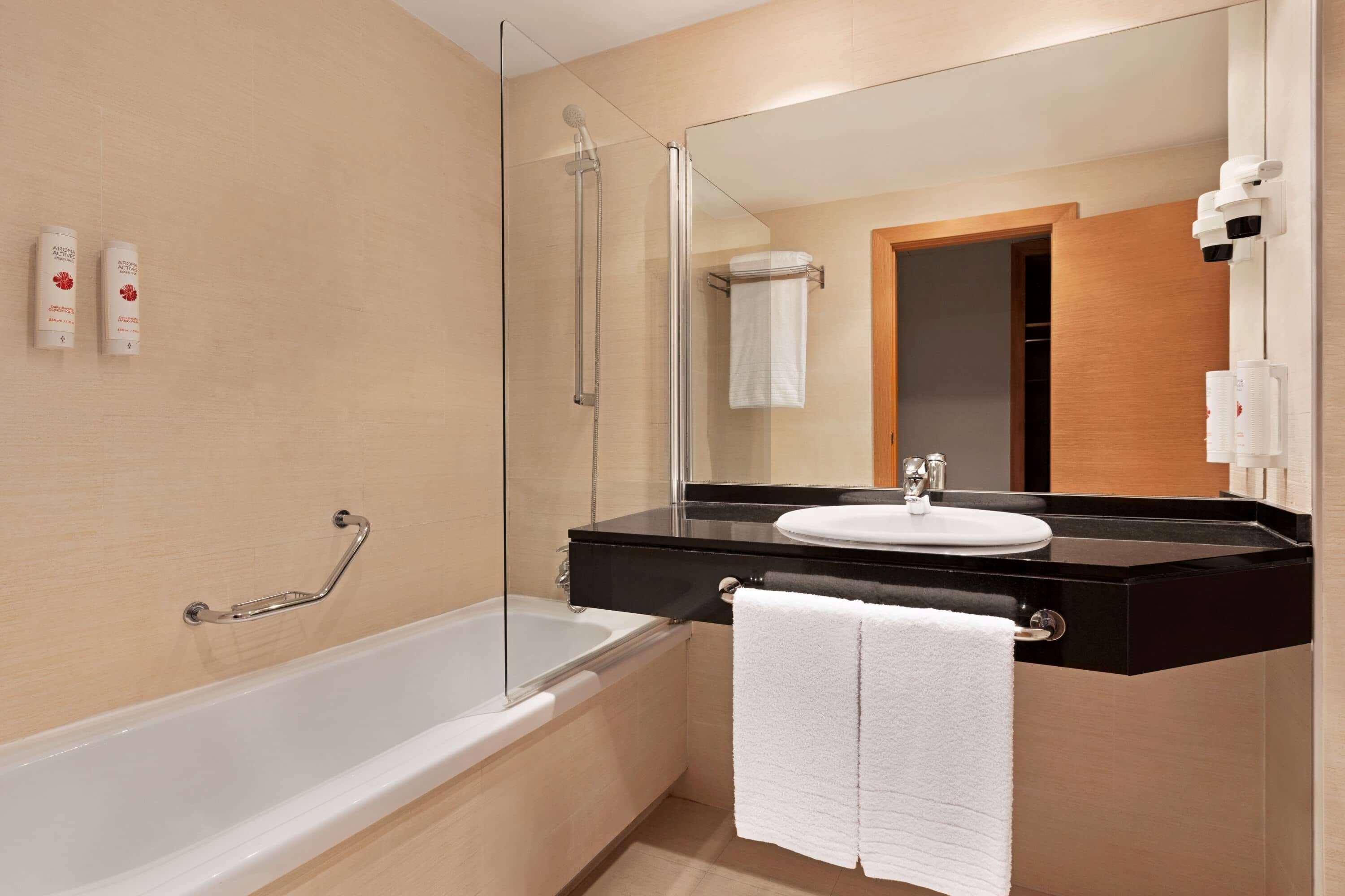 Ramada By Wyndham Valencia Hotel