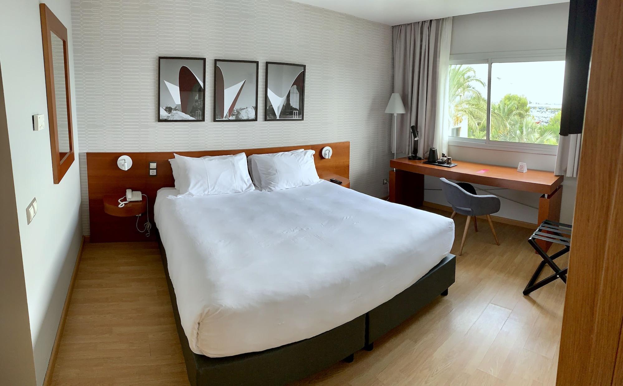 Hotel Ramada By Wyndham Valencia 3*