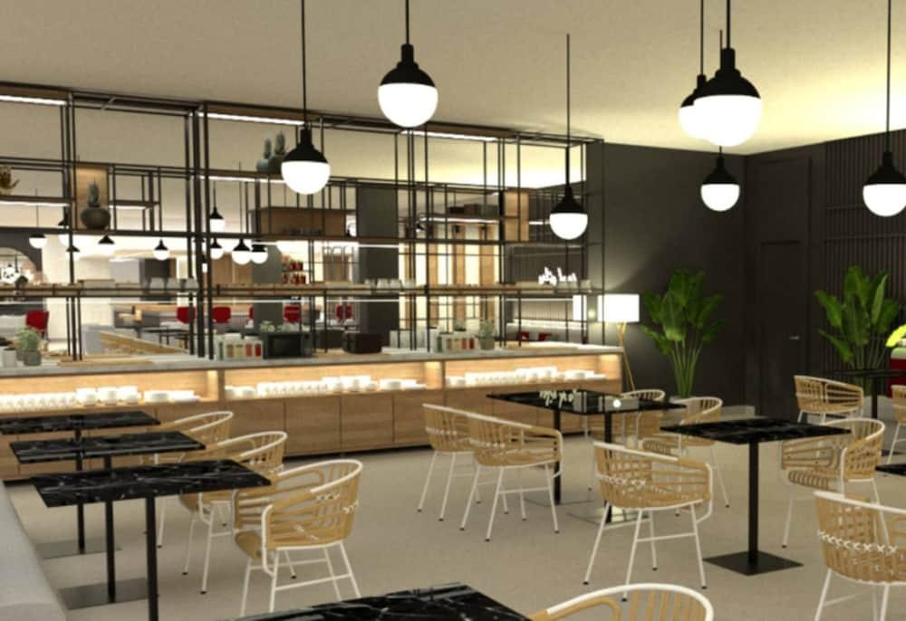 Hotel Ramada By Wyndham Valencia 3*